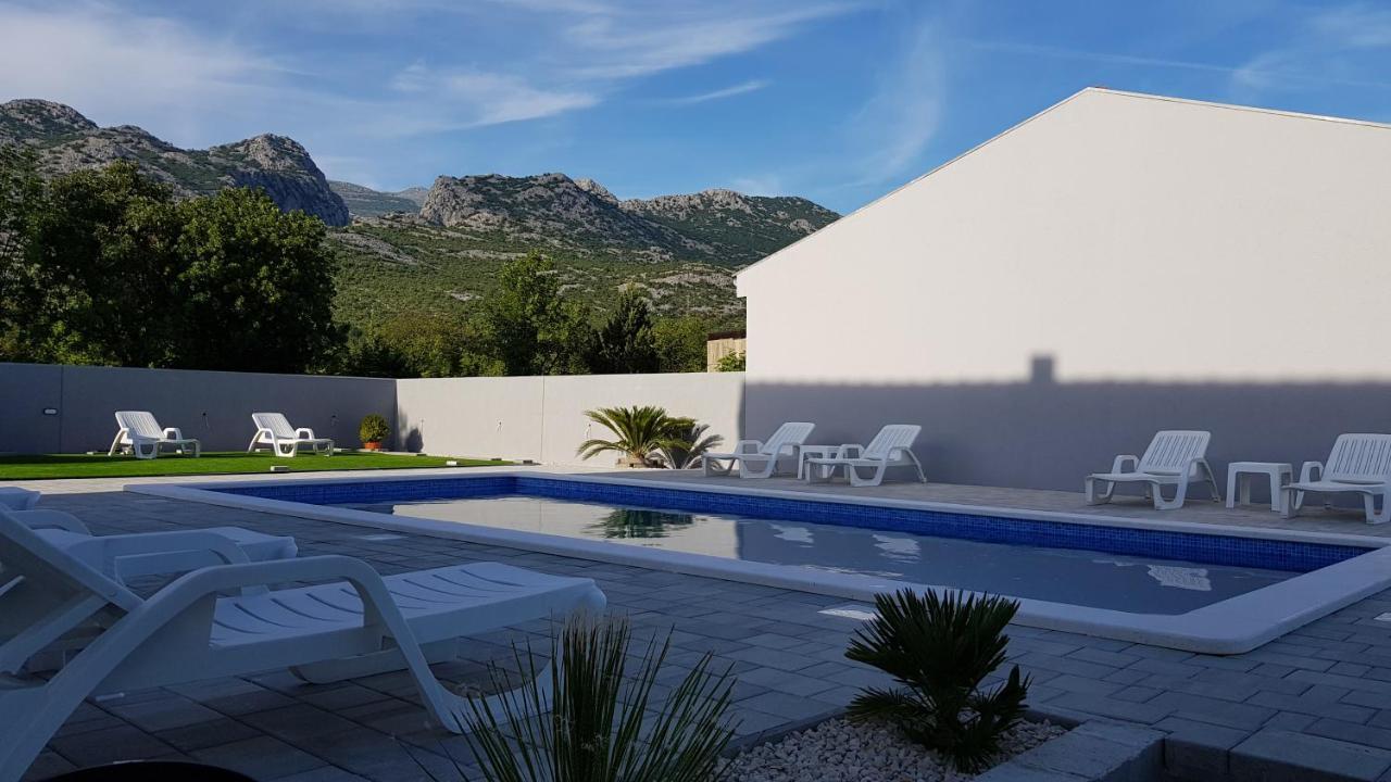 Zanic With Private Swimming Pool And Sea View *