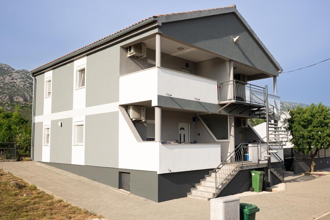 Apartment Zanic With Private Swimming Pool And Sea View *