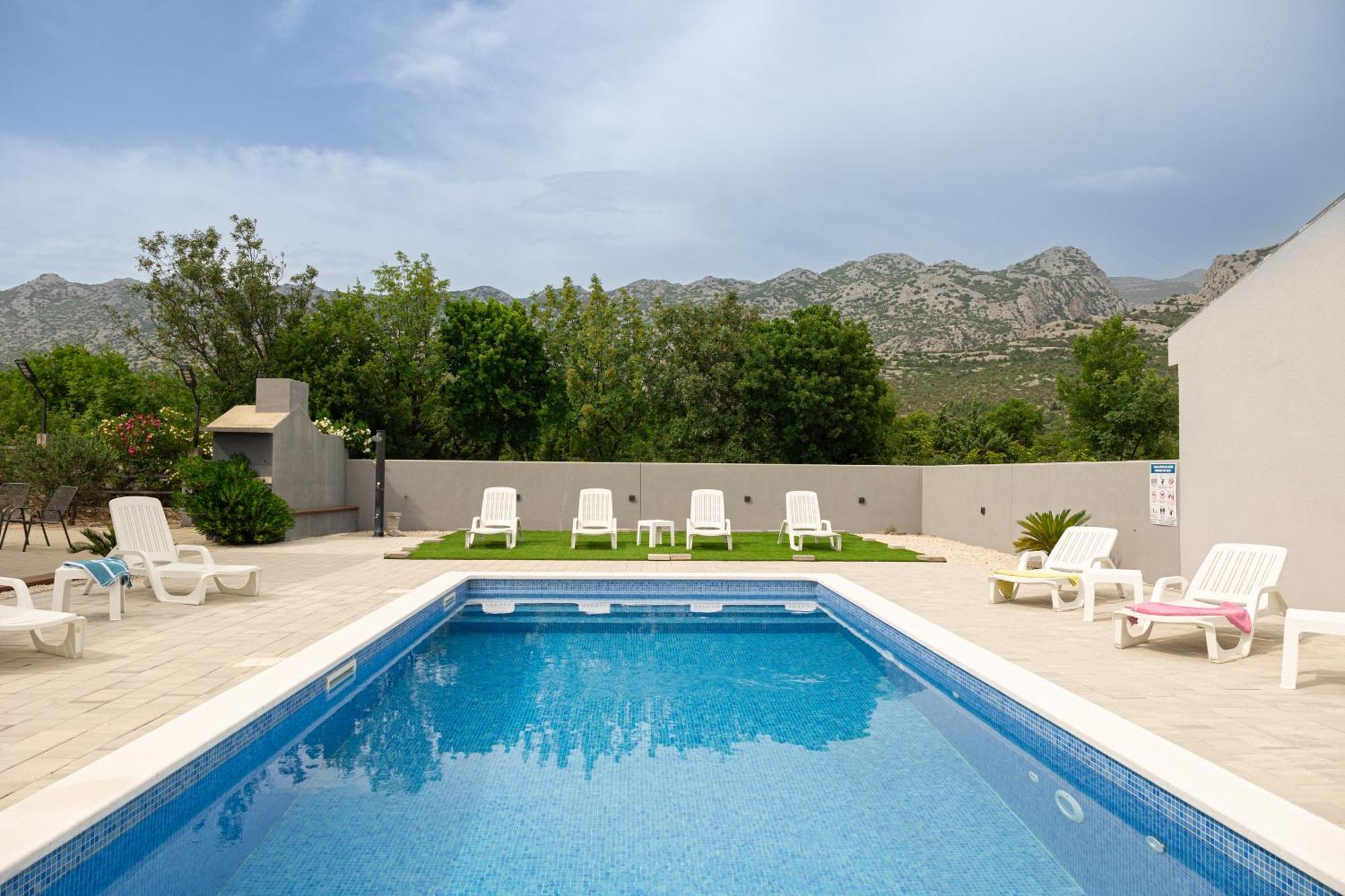 Zanic With Private Swimming Pool And Sea View Starigrad Paklenica