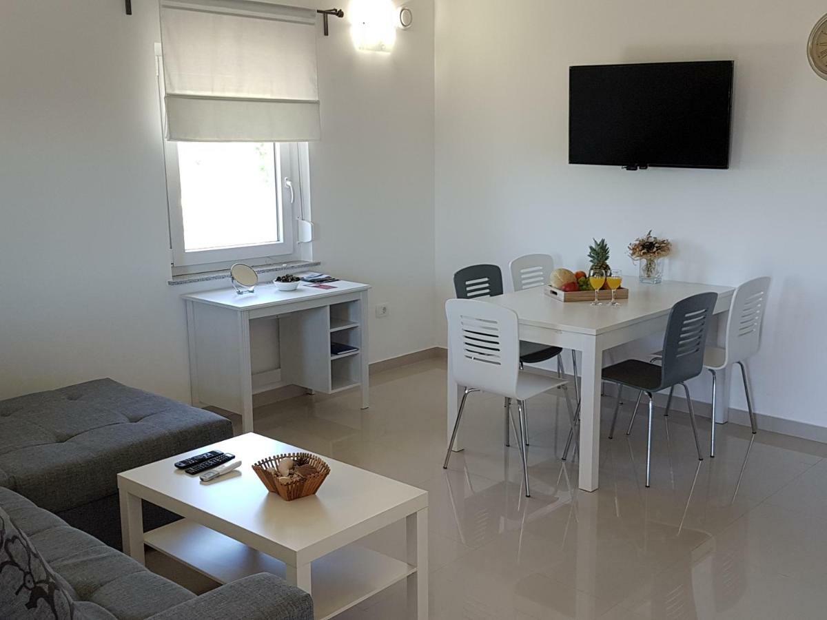 Zanic With Private Swimming Pool And Sea View *