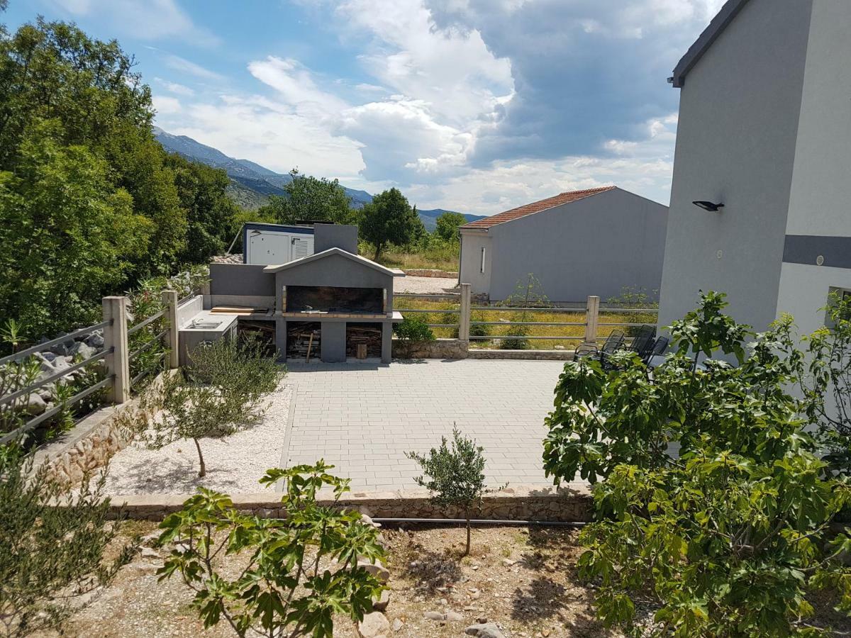 Apartment Zanic With Private Swimming Pool And Sea View Starigrad Paklenica